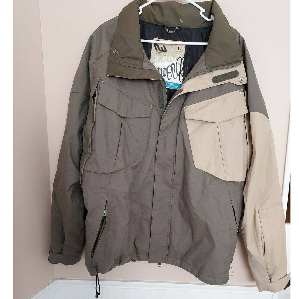 Freeworld Waterproof Men's Coat with side Vent Zippers. Size Large